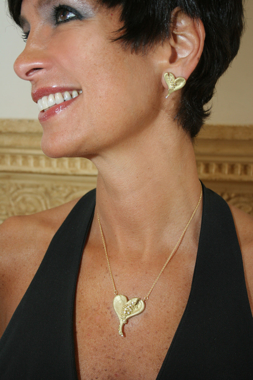 Hearts-Lucky Break Necklace-Large-14K Gold with Overflowing diamonds-16